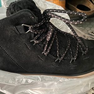 UGG Women's Lakesider Heritage Mid Ankle Boot